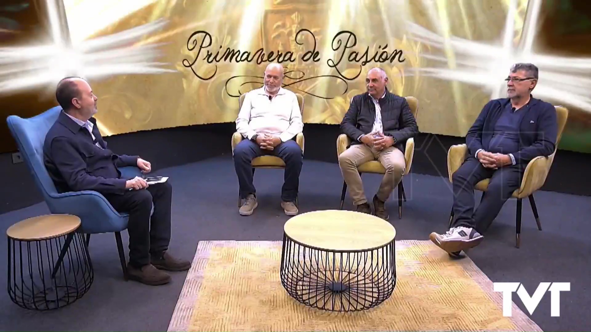 Primavera de Pasión - 02 - Pregonera y Capirotes de Oro